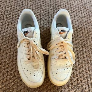 NIKE Air Force 1 '07 LX textured-leather Cream Sz 9.5 women’s